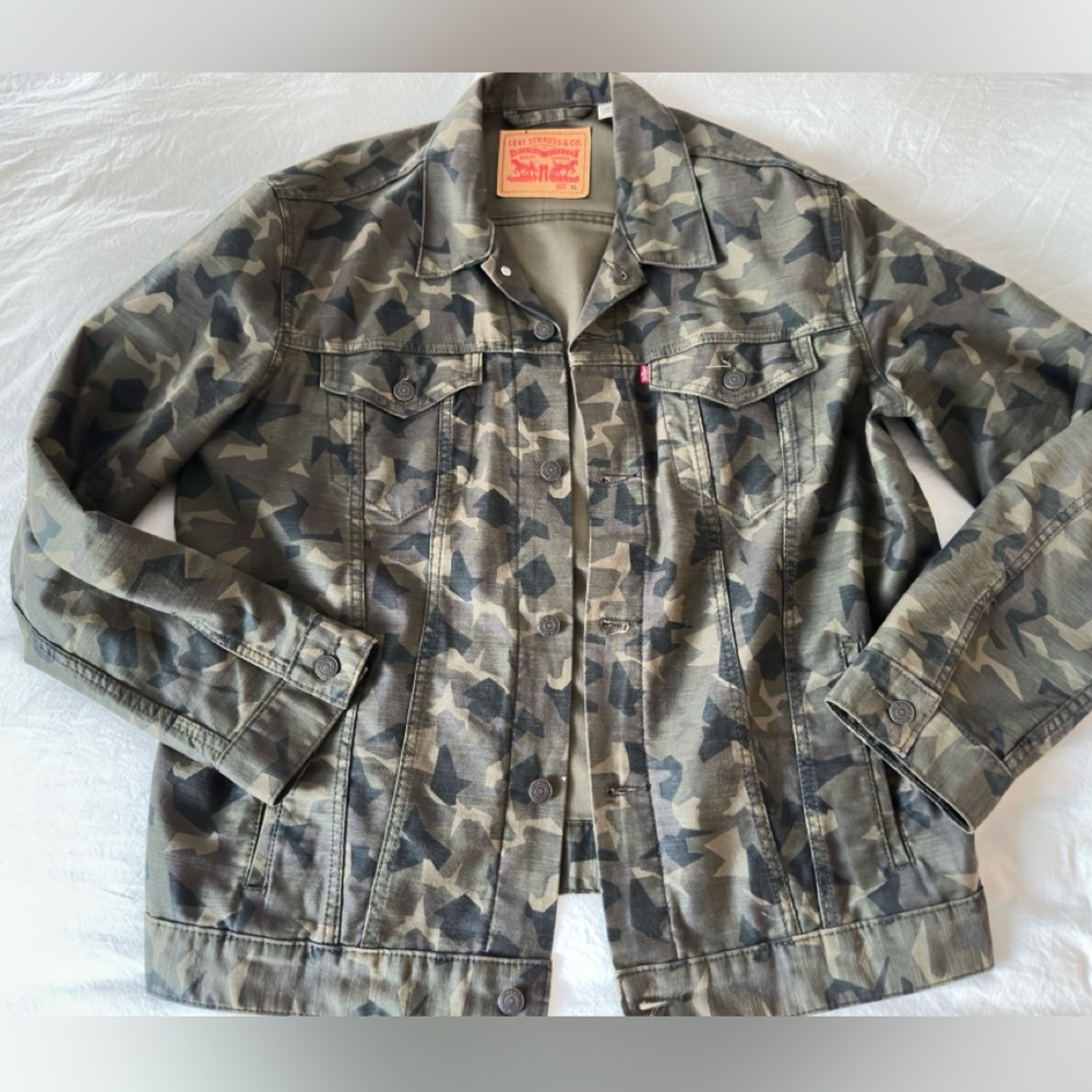 Levi Strauss & Co. Camouflage/ Military/ Army print Trucker Men’s Jacket